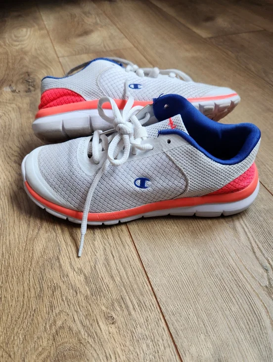 Size 2 girls champion sneakers - Picture 1 of 5